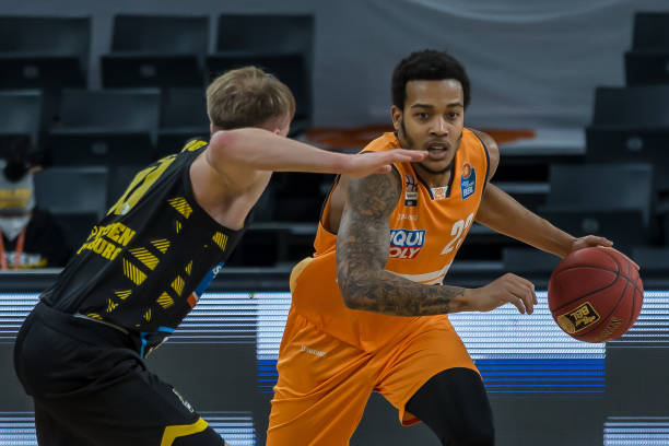 湖人官博直 湖人官博直